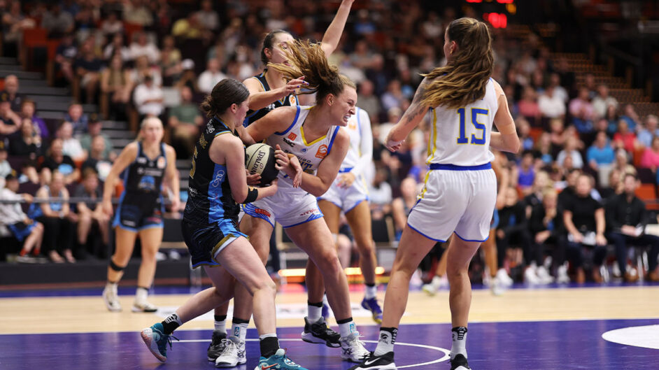 WNBL: Canberra Capitals lose to ladder leaders Bendigo Spirit 70