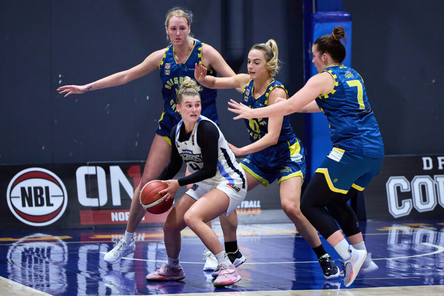 NBL1 action: Knox's Kiera Rowe vs Keilor 