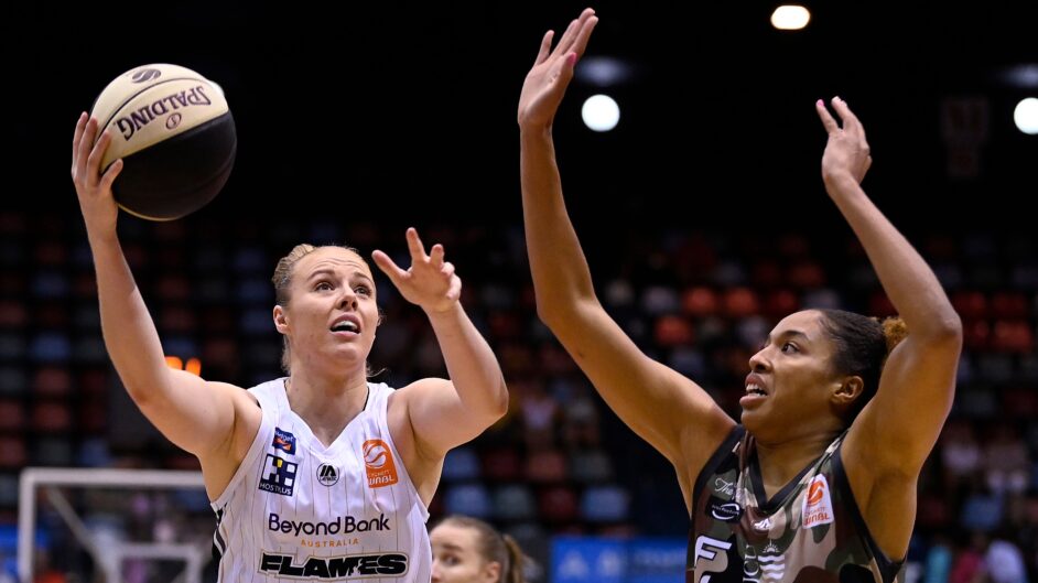 NBL1 action: Knox's Kiera Rowe vs Keilor 